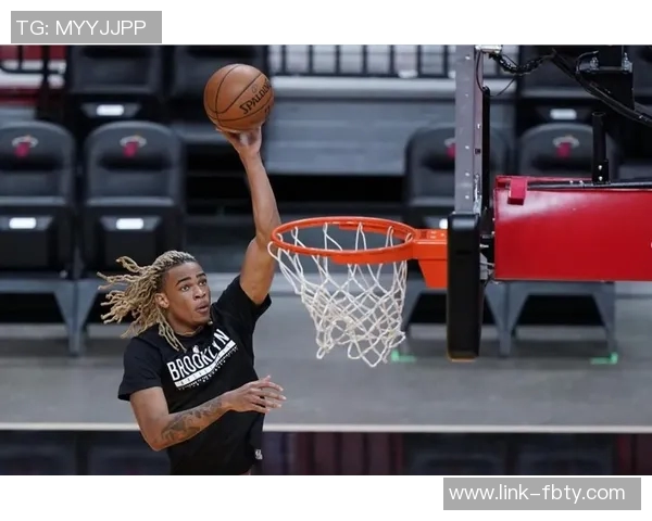 克拉克斯顿创造历史首次三双成篮网21世纪首位中锋三双球员